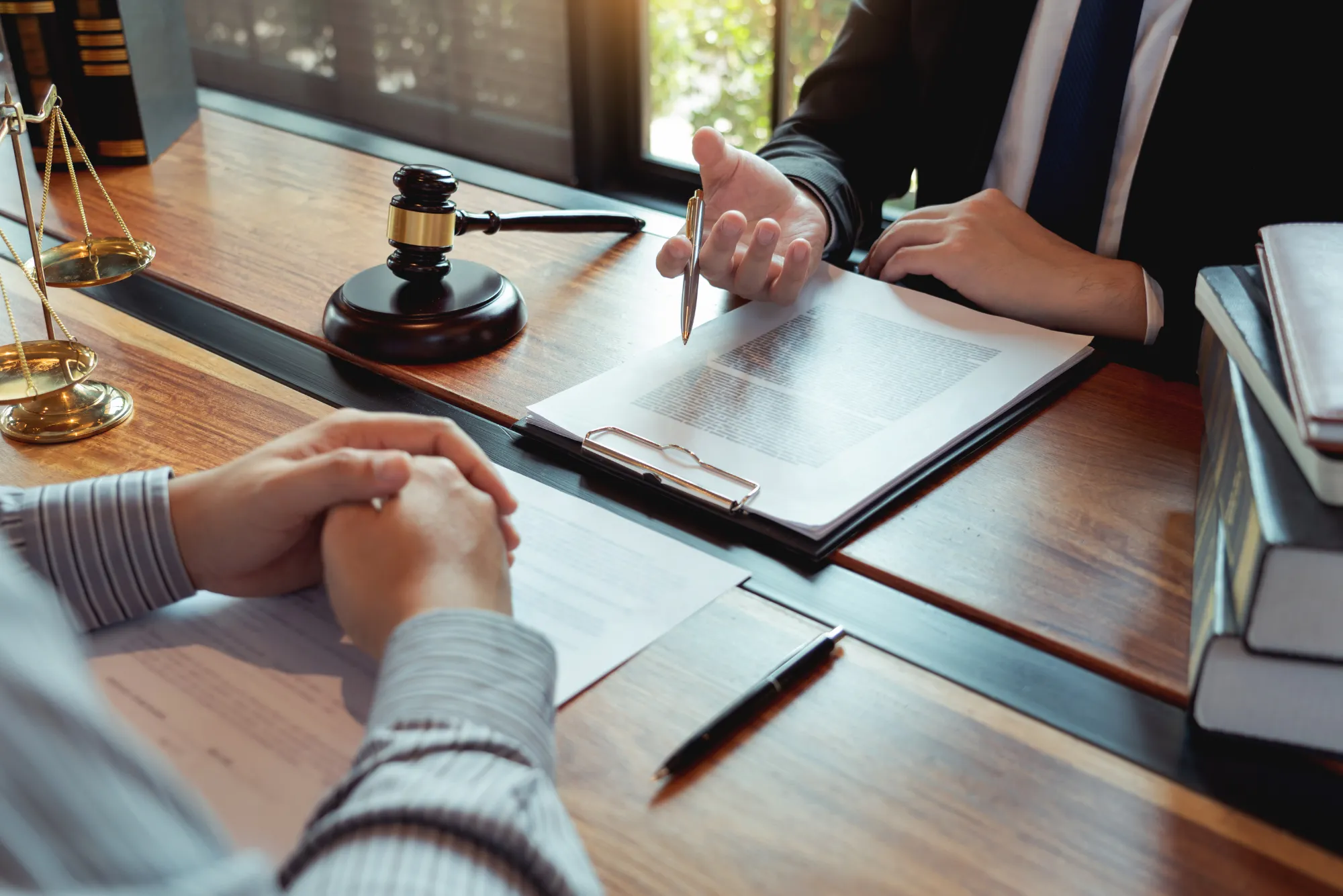 How do criminal lawyers in Dubai build a strong defense strategy