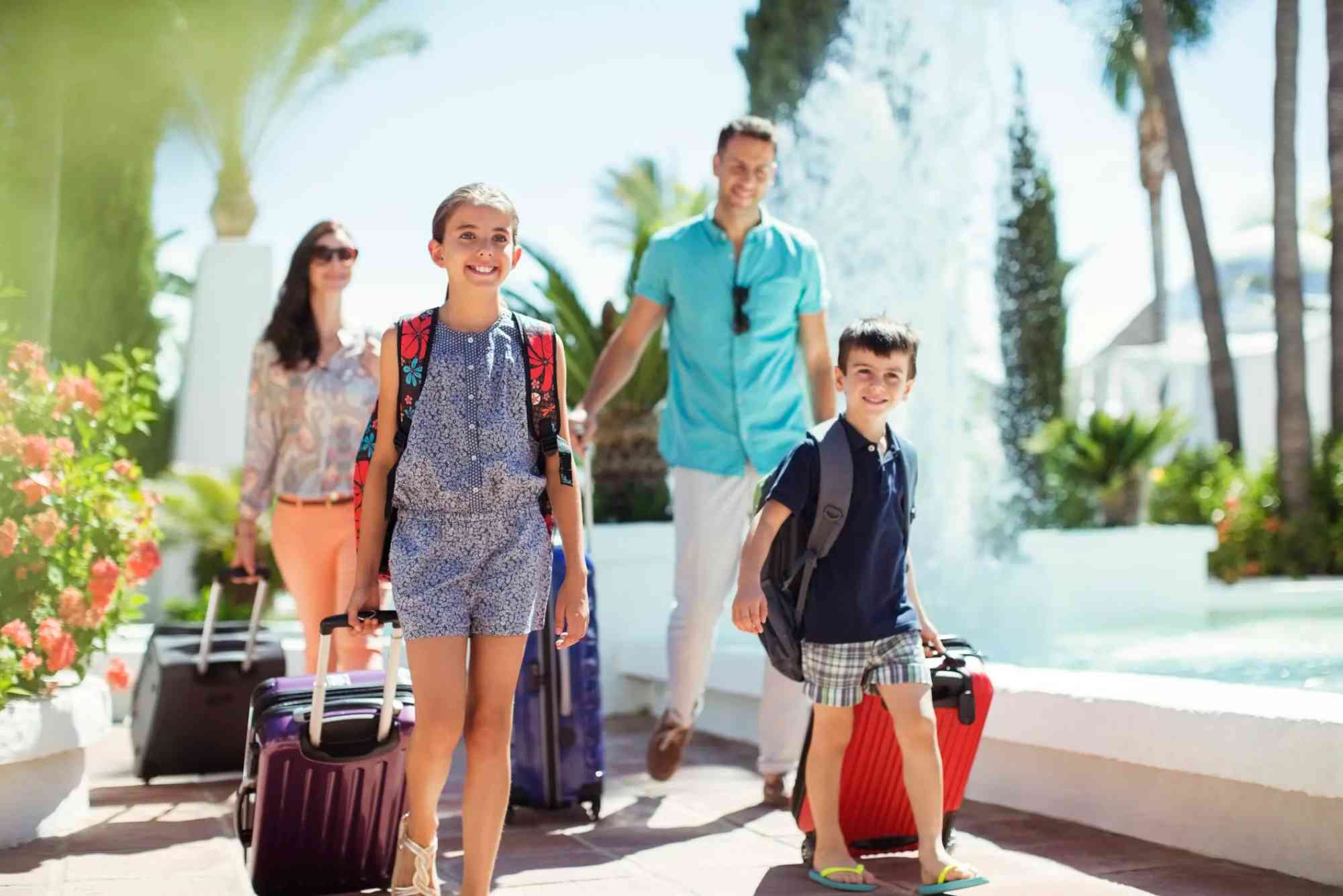 How to Travel Efficiently During School Holidays