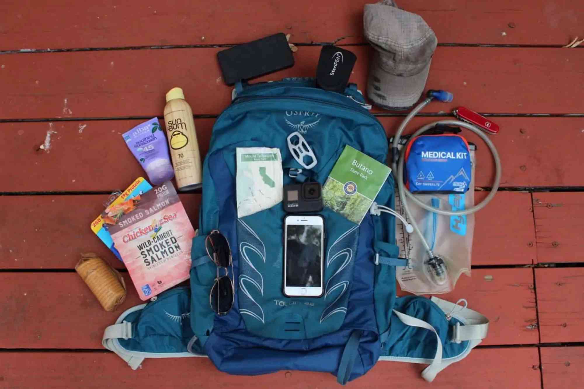 How to Pack Smart for a Hot-Climate Hiking Day
